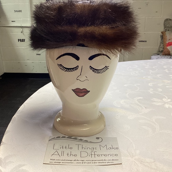 BONN WITT TELLER.   mink fur pill bix hat with bow - Picture 1 of 12